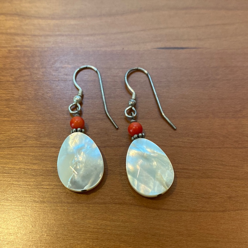 Mother of pearl or stone earrings